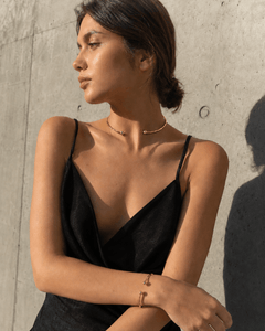 Goldenes Choker & Armreif Set aus gehämmertem Messing, minimalistischer goldener Choker und Armband, Golden Hammered Set – Minimal Summer Statement - CocosyBerlin
