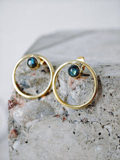 Labradorit Ohrstecker Messing Gold, Kreis Ohrringe, Messing minimal, Boho Schmuck - CocosyBerlin