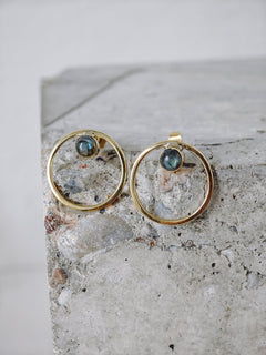 Labradorit Ohrstecker Messing Gold, Kreis Ohrringe, Messing minimal, Boho Schmuck - CocosyBerlin