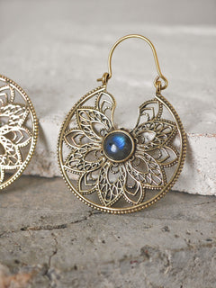 Mandala Ohrringe aus goldenem Messing mit Labradorit Stein - CocosyBerlin