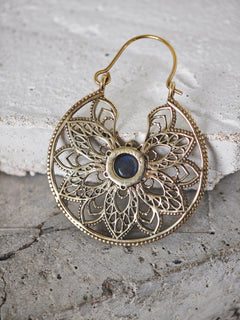 Mandala Ohrringe aus goldenem Messing mit Labradorit Stein - CocosyBerlin