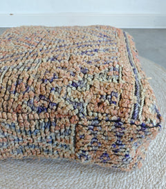 Marokkanischer Vintage Pouf quadratisch, Berber Bodenkissen mit geometrischen Muster - CocosyBerlin