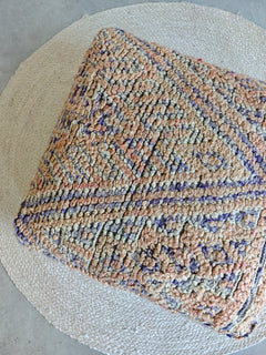 Marokkanischer Vintage Pouf quadratisch, Berber Bodenkissen mit geometrischen Muster - CocosyBerlin