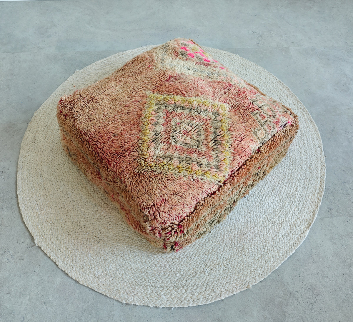 Vintage Berber Pouf aus Marokko, Beni Ourain Bodenkissen, Meditationskissen, Handarbeit