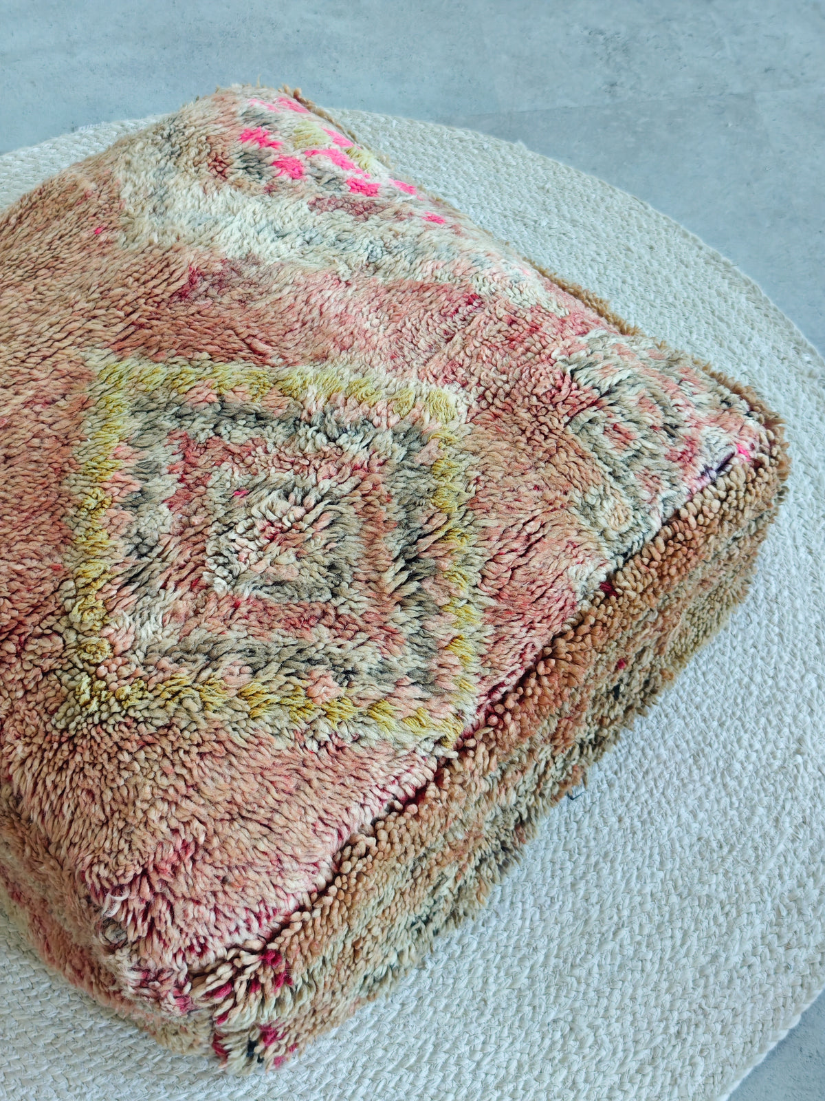 Vintage Berber Pouf aus Marokko, Beni Ourain Bodenkissen, Meditationskissen, Handarbeit