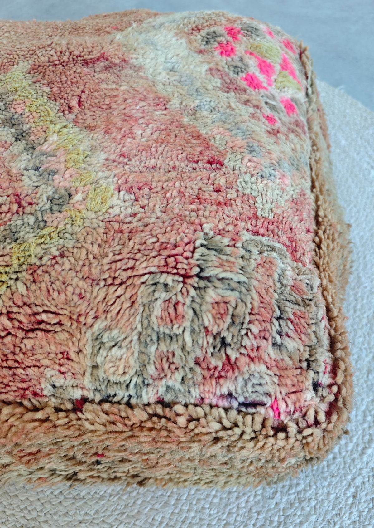Vintage Berber Pouf aus Marokko, Beni Ourain Bodenkissen, Meditationskissen, Handarbeit
