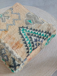 Marokkanischer Vintage Pouf, Bodenkissen Beni Ourain, Meditationskissen, Hundebett - CocosyBerlin