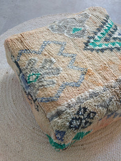 Marokkanischer Vintage Pouf, Bodenkissen Beni Ourain, Meditationskissen, Hundebett - CocosyBerlin