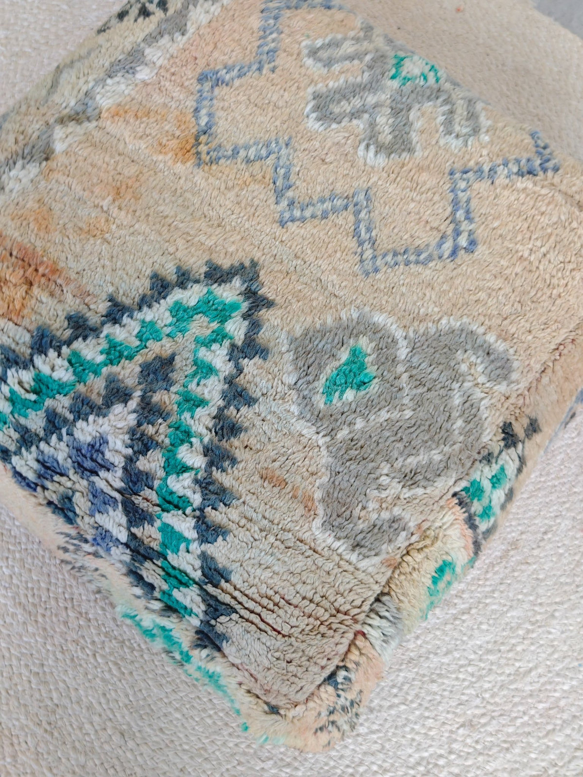 Marokkanischer Vintage Pouf, Bodenkissen Beni Ourain, Meditationskissen, Hundebett - CocosyBerlin