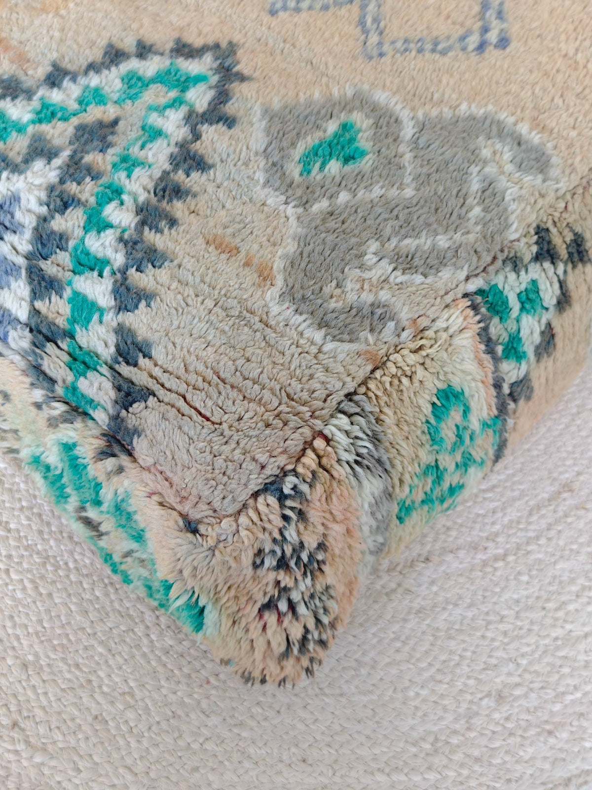 Marokkanischer Vintage Pouf, Bodenkissen Beni Ourain, Meditationskissen, Hundebett - CocosyBerlin