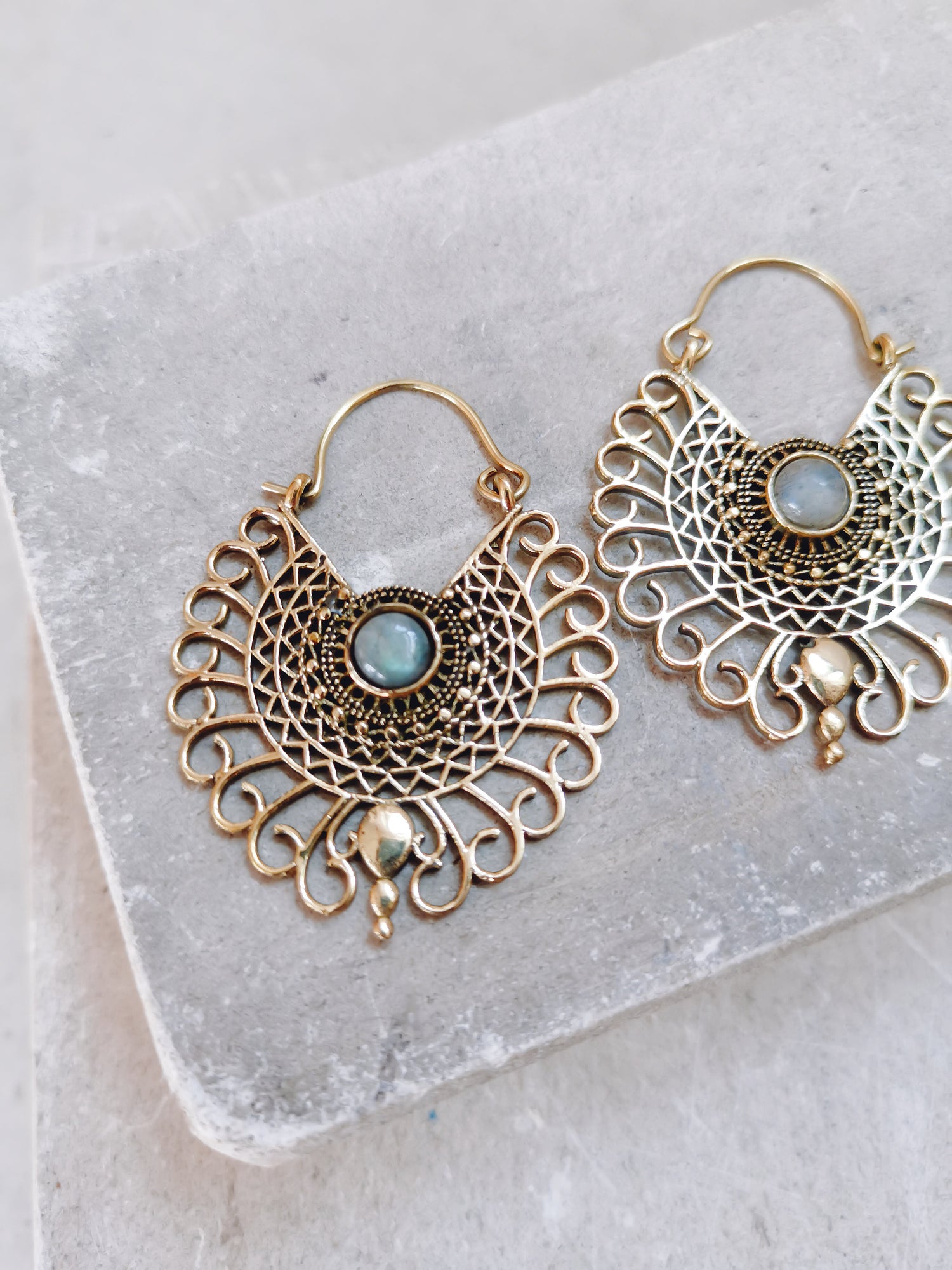 Boucles d'oreilles bohèmes avec pierres de labradorite, boucles d'oreilles mandala, boucles d'oreilles d'été festival labradorite