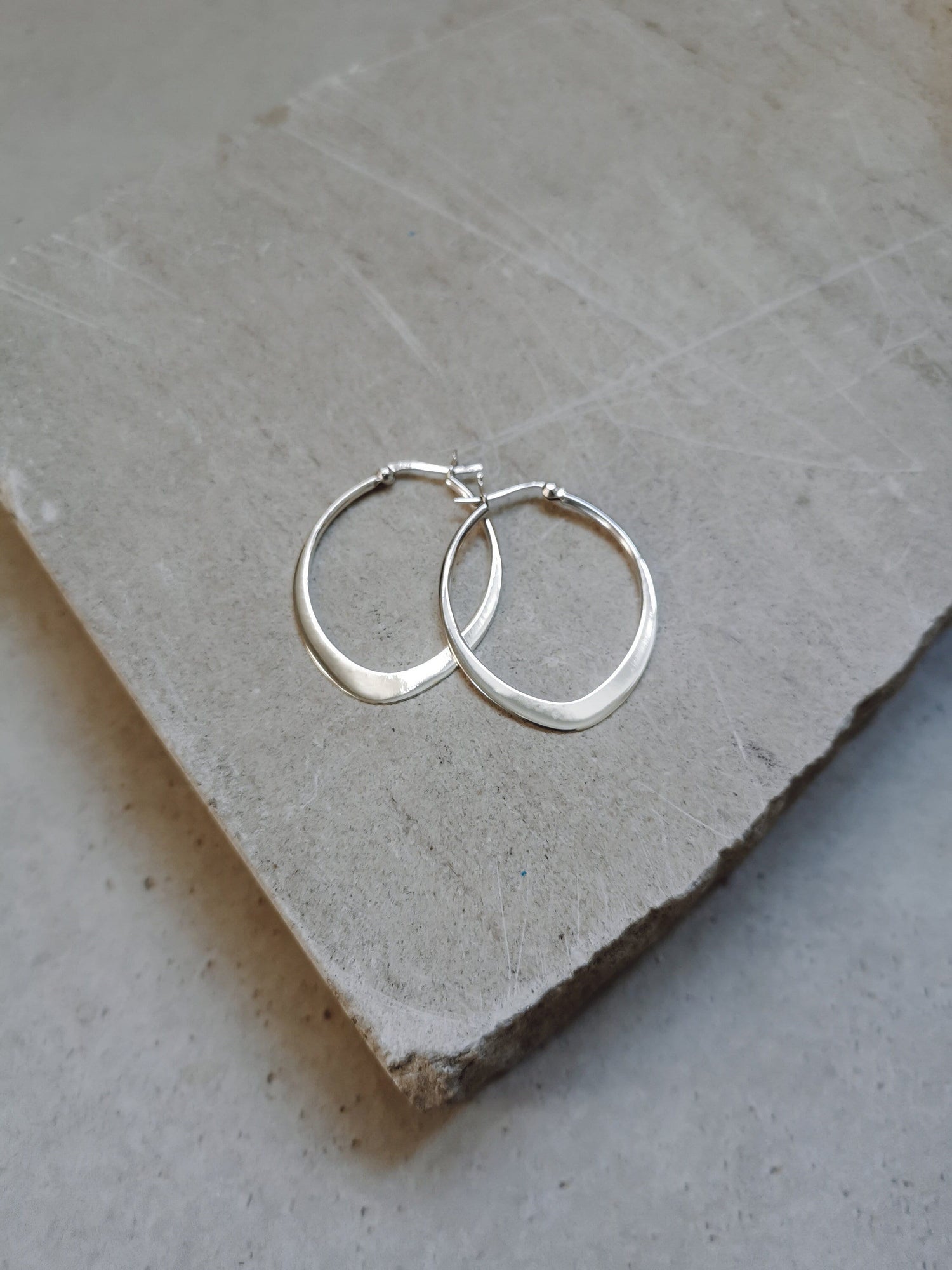 Boucles d'oreilles créoles ovales plates en argent 925, boucles d'oreilles minimalistes fines, boucles d'oreilles créoles en argent sterling