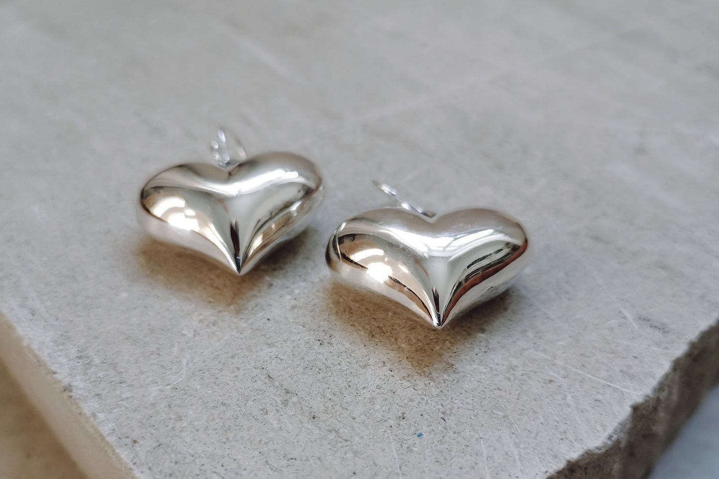 Grosse Sterling Silber Herzohrringe, 925 Silber Ohrringe mit 3D Herz Anhänger, Puffy Herz Ohrringe, Herz Luftballon Ohrringe
