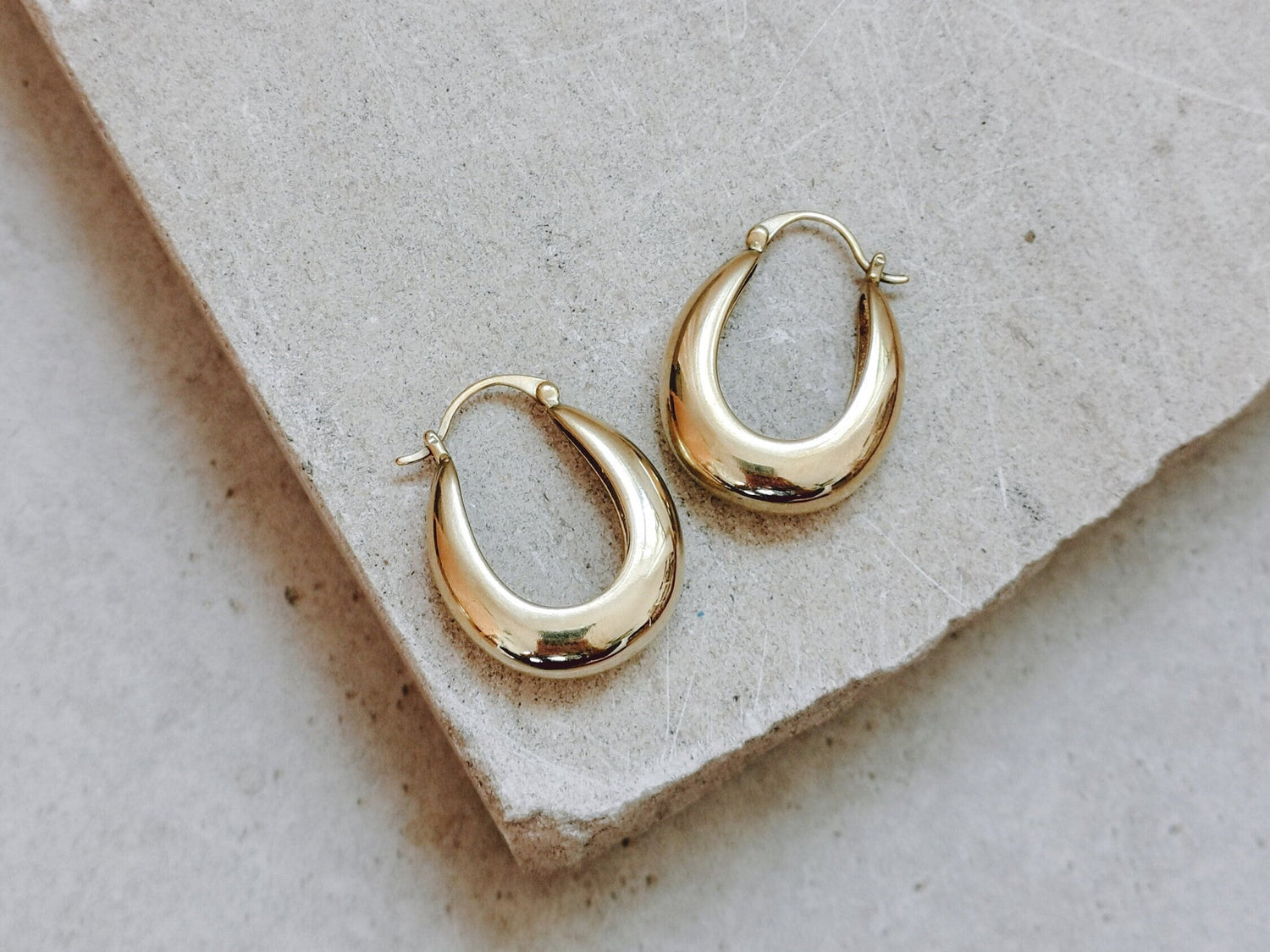 Boucles d'oreilles créoles ovales épaisses en laiton, boucles d'oreilles minimalistes larges, boucles d'oreilles tendance