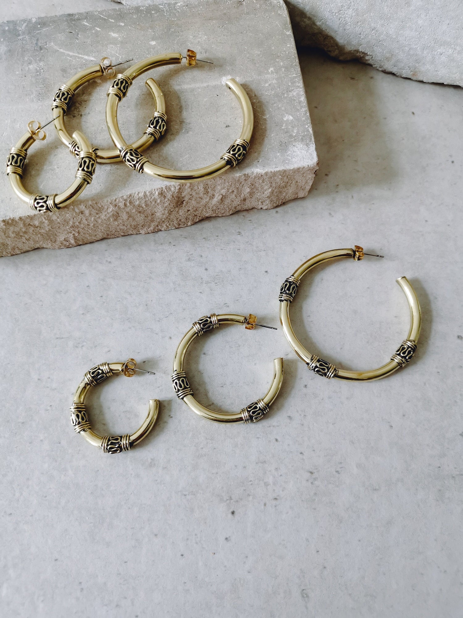 Boucles d'oreilles créoles Bali épaisses 30 mm, 40 mm, 50 mm, créoles larges minimalistes, boucles d'oreilles à tige ouvertes en laiton