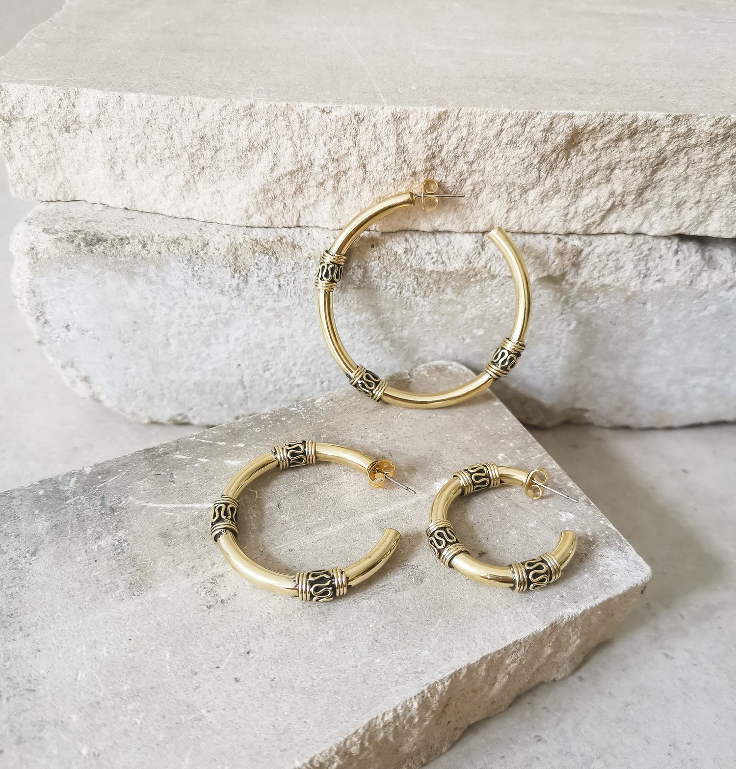 Boucles d'oreilles créoles Bali épaisses 30 mm, 40 mm, 50 mm, créoles larges minimalistes, boucles d'oreilles à tige ouvertes en laiton