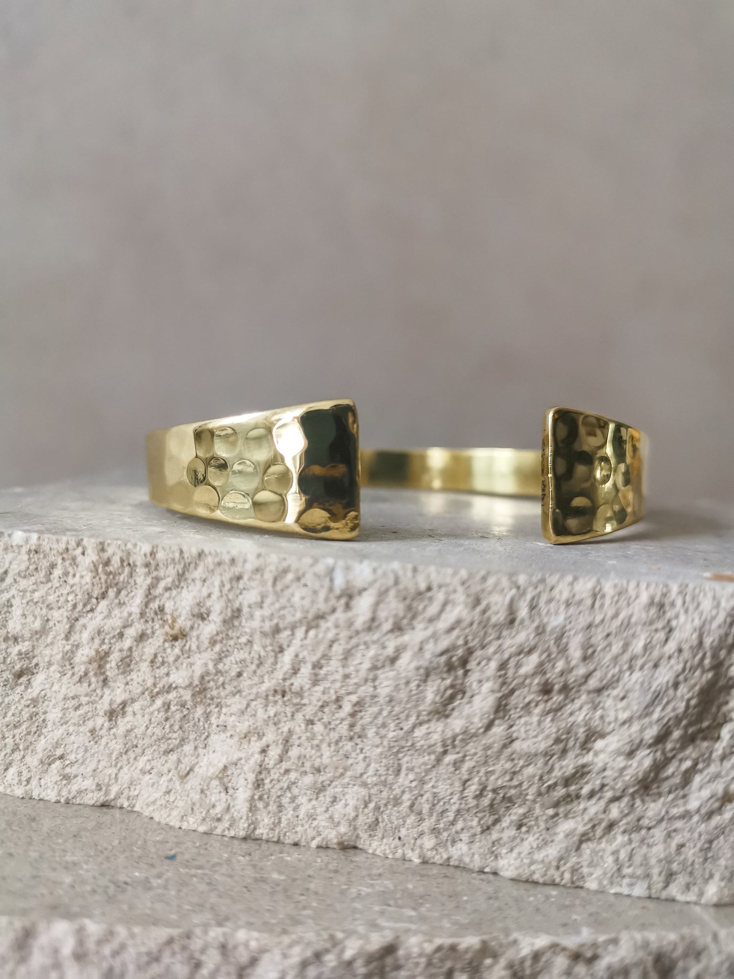 Bracelet réglable doré, texturé martelé, bracelet en laiton, manchette dorée, bracelet minimaliste
