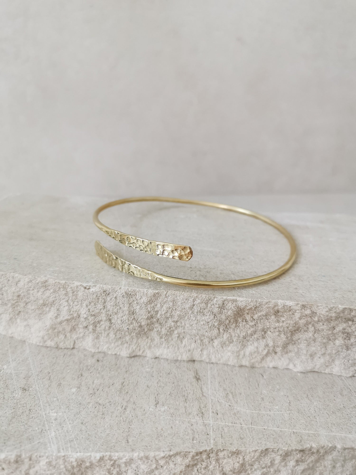 Golden adjustable upper arm bracelet, hammered textured, brass upper arm bangle, simple minimalist, upper arm bracelet