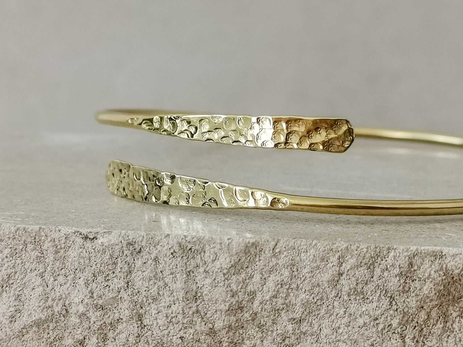 Golden adjustable upper arm bracelet, hammered textured, brass upper arm bangle, simple minimalist, upper arm bracelet