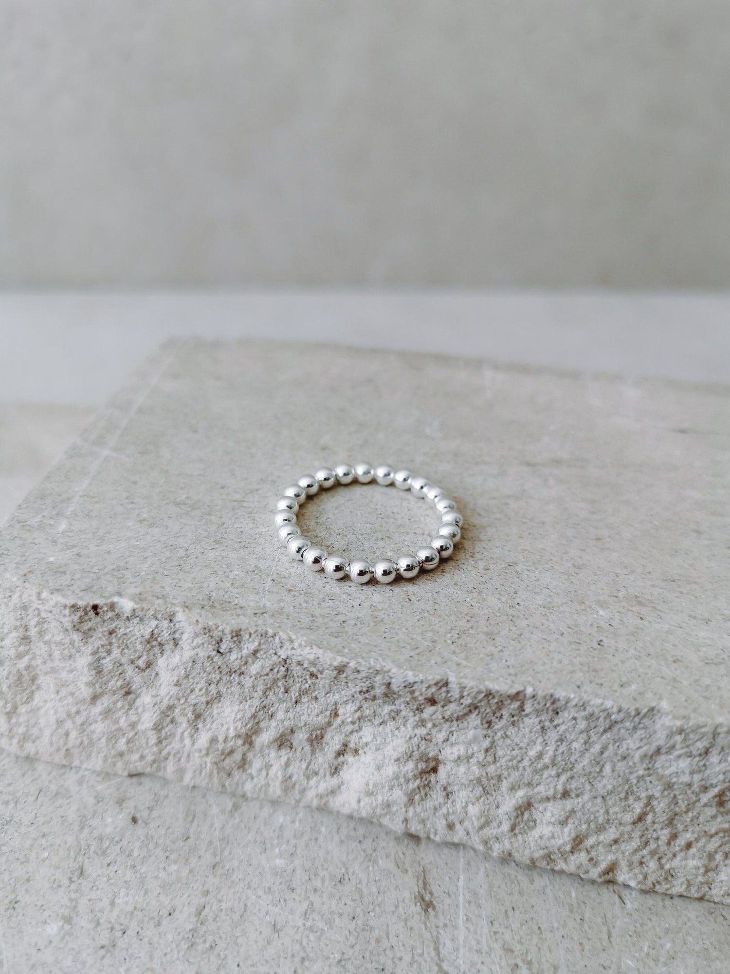 Bubble Ring, dünner feiner Perlenring aus 925 Silber - CocosyBerlin