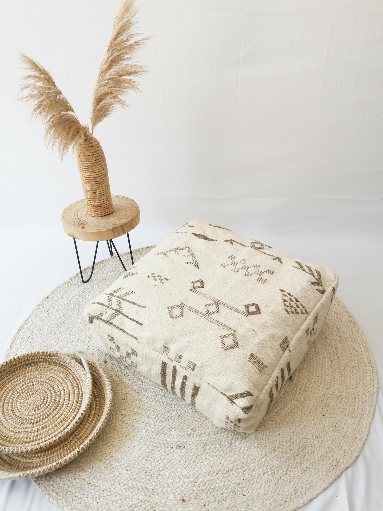 Pouf marocain, coussin de sol Beni Ourain, motif géométrique taupe, coussin d'assise bohème, coussin de méditation en laine, fait main