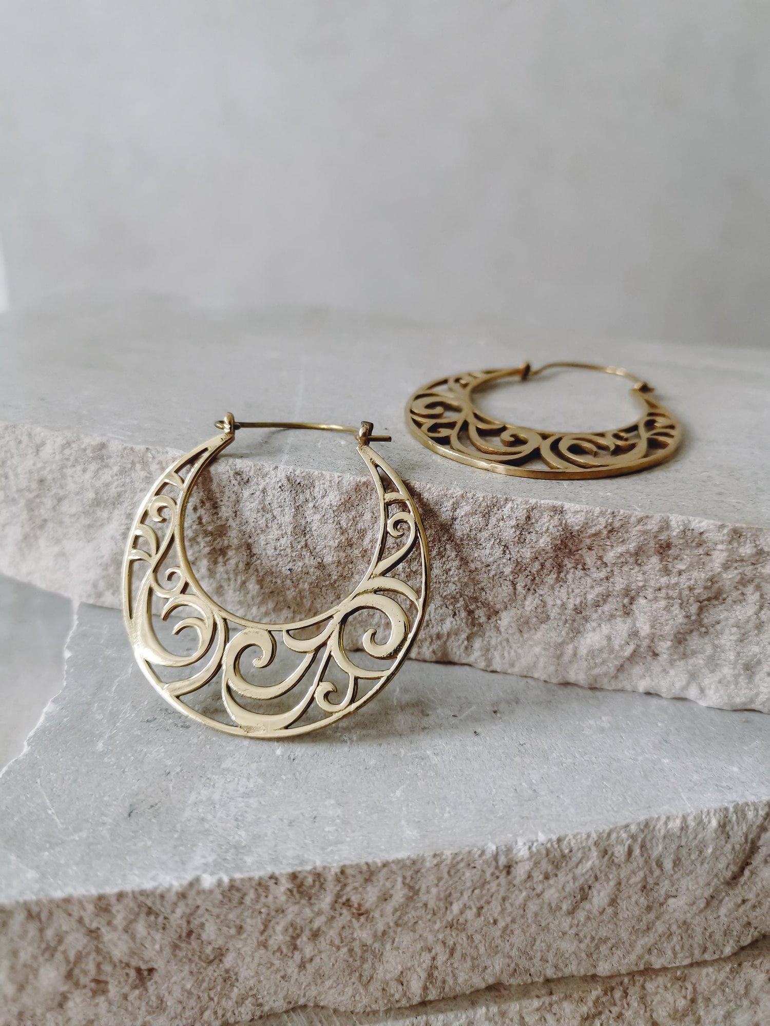 Boucles d'oreilles en laiton, boucles d'oreilles bohème mandala pour femme, boucles d'oreilles florales dorées