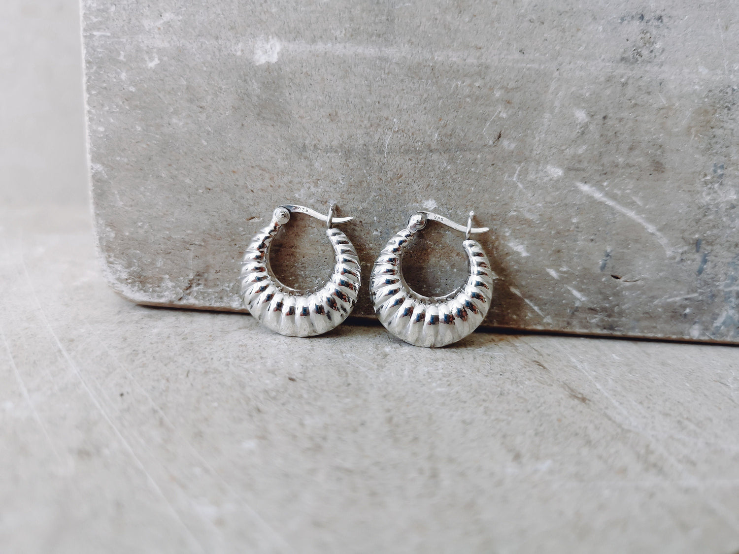 Croissant hoop earrings made of sterling silver, small minimalist 925 silver hoop earrings, silver earrings twisted