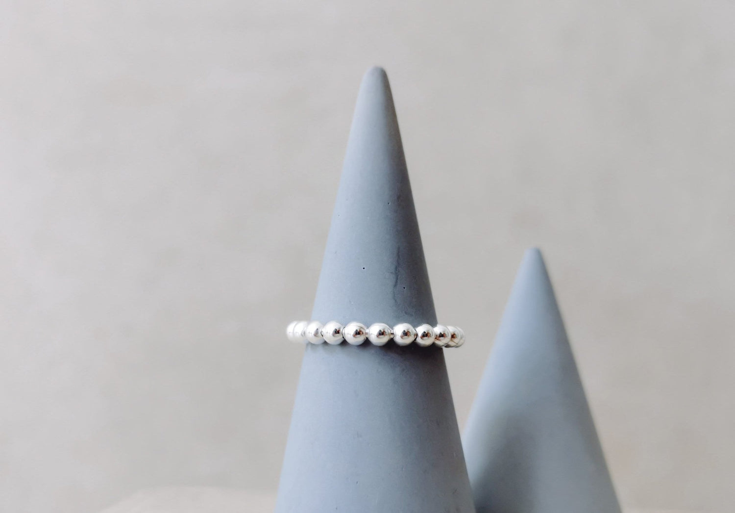 Bubble Ring, dünner feiner Perlenring aus 925 Silber - CocosyBerlin