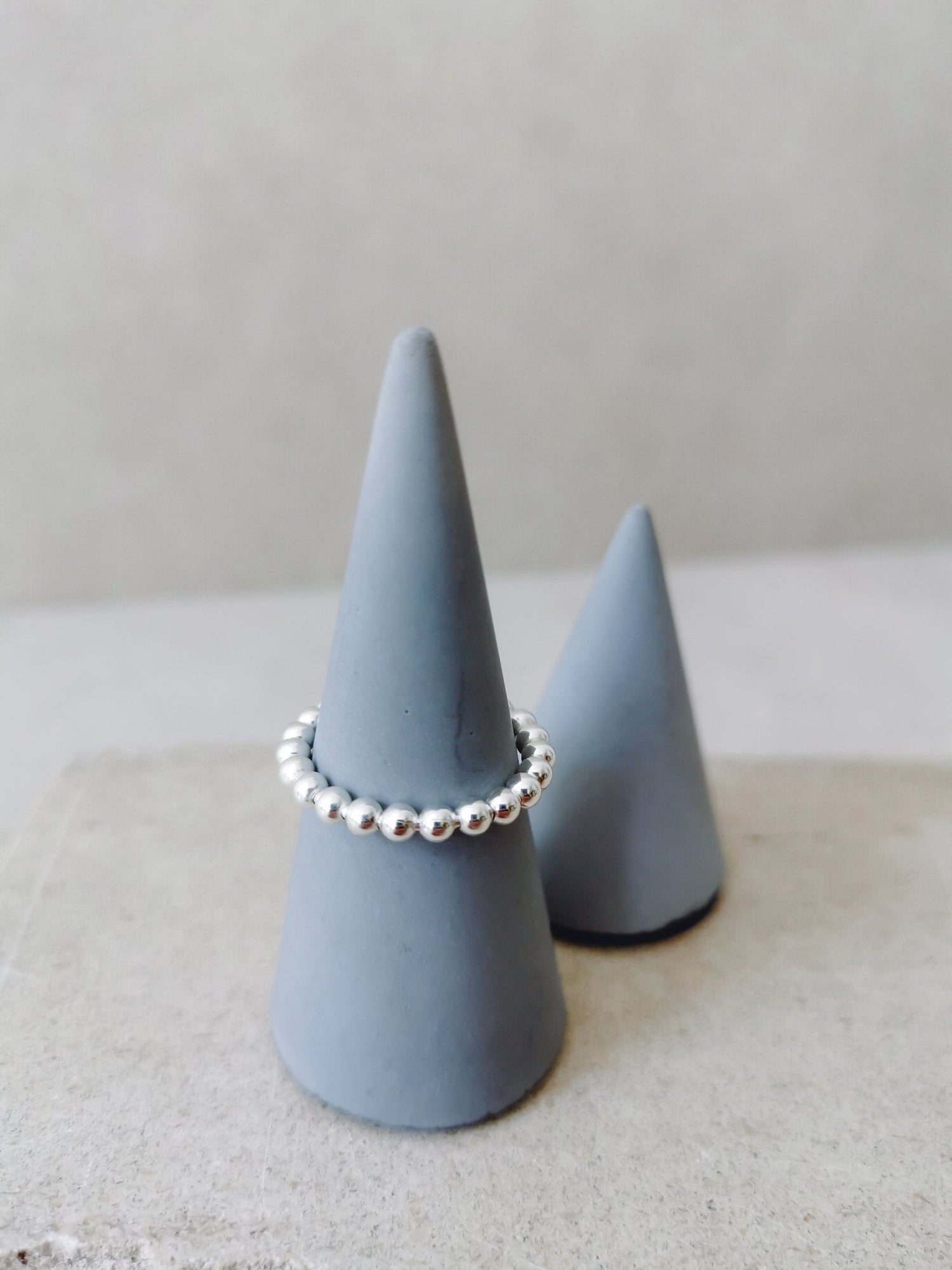 Bubble Ring, dünner feiner Perlenring aus 925 Silber - CocosyBerlin