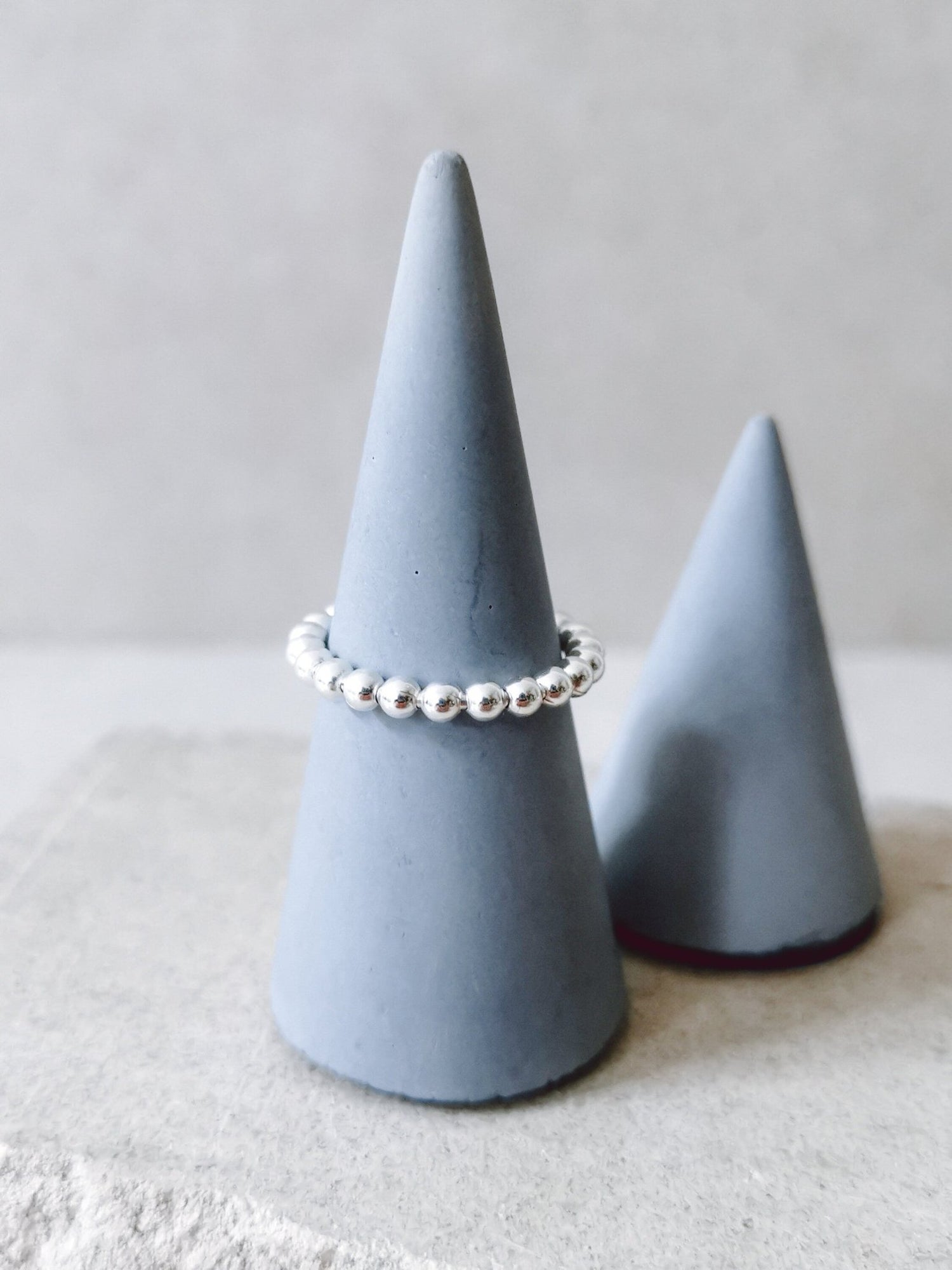 Bubble Ring, dünner feiner Perlenring aus 925 Silber - CocosyBerlin