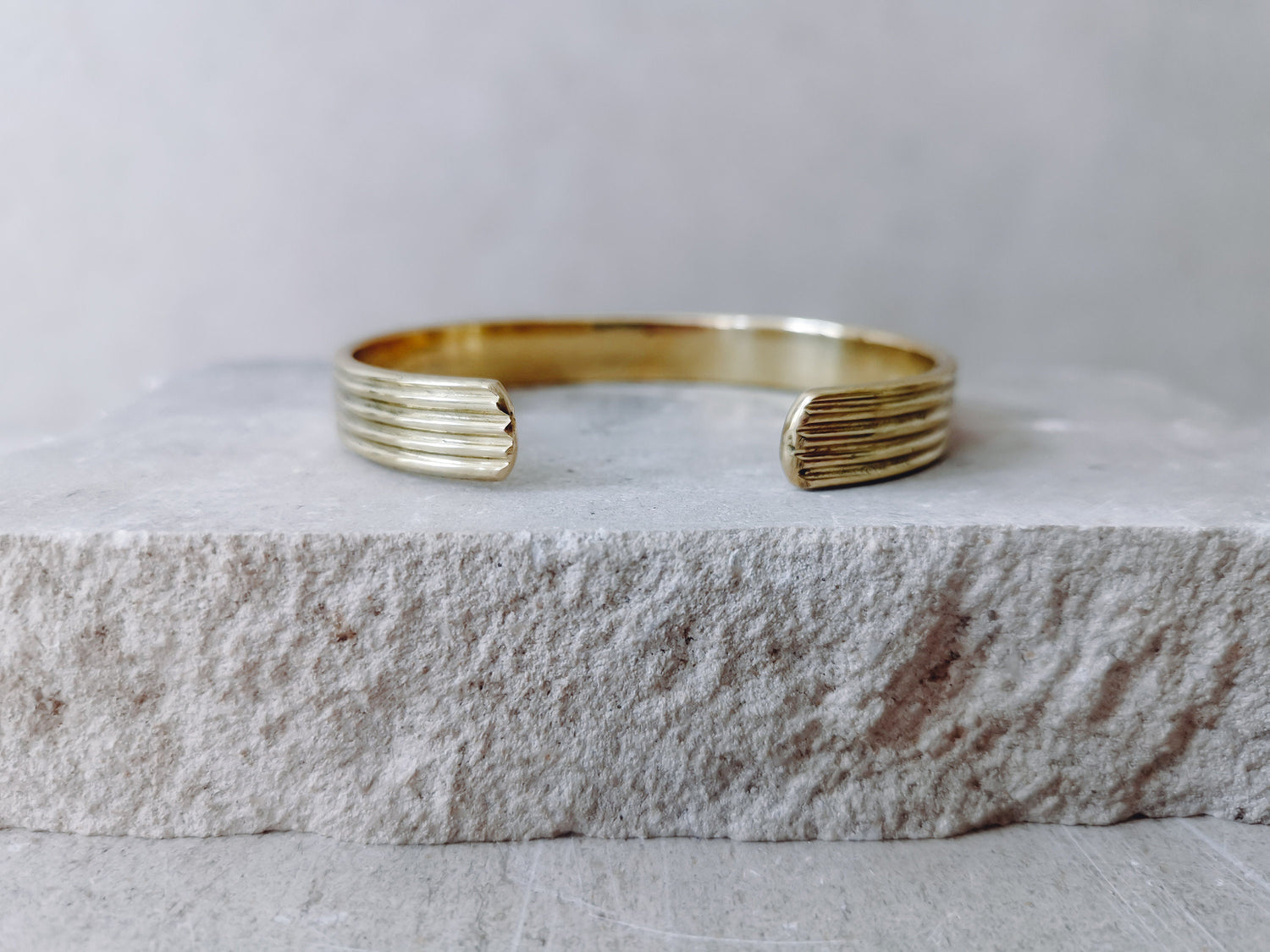 Bracelet large en laiton doré, réglable, bracelet en laiton massif, bracelet ouvert simple et minimaliste