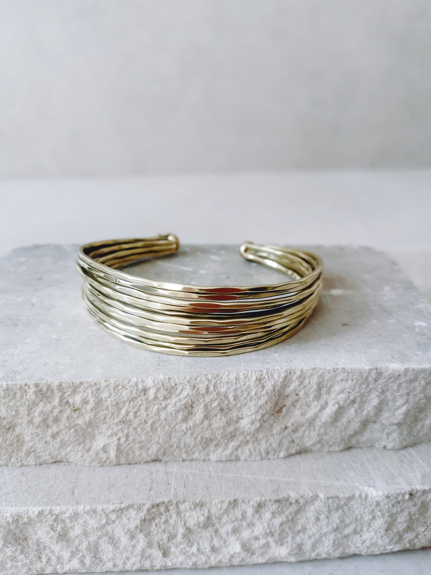 Bracelet jonc en laiton martelé, bracelet réglable à plusieurs rangs, bracelet simple ouvert doré