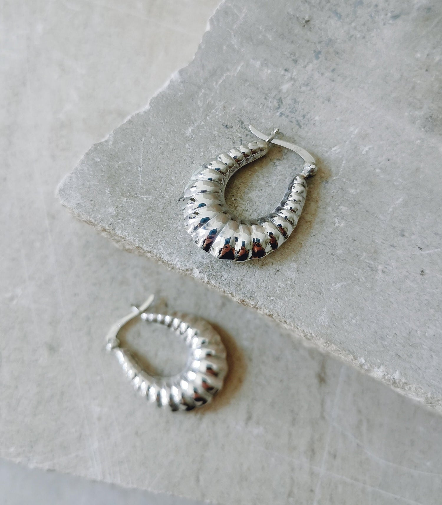 Boucles d'oreilles créoles ovales croissant en argent sterling, petites boucles d'oreilles créoles minimalistes en argent 925, boucles d'oreilles en argent
