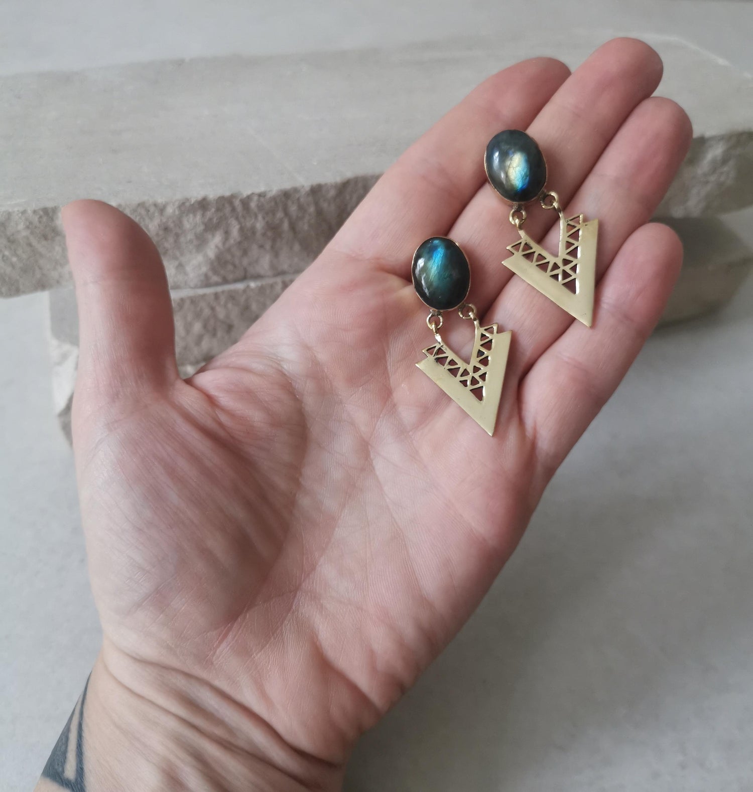 Brass earrings with labradorite, stud earrings with gemstone, gold earrings, boho earrings, hippie labradorite earrings