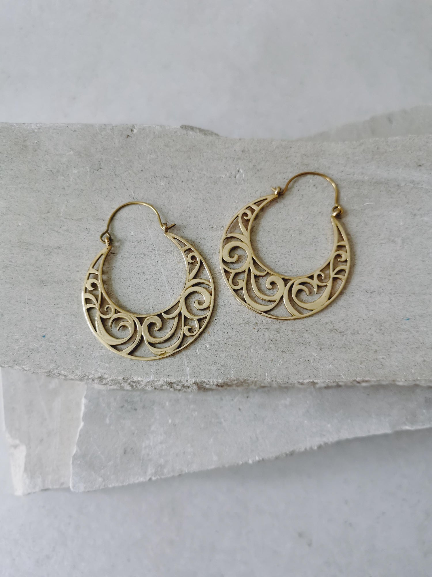 Boucles d'oreilles en laiton, boucles d'oreilles bohème mandala pour femme, boucles d'oreilles florales dorées