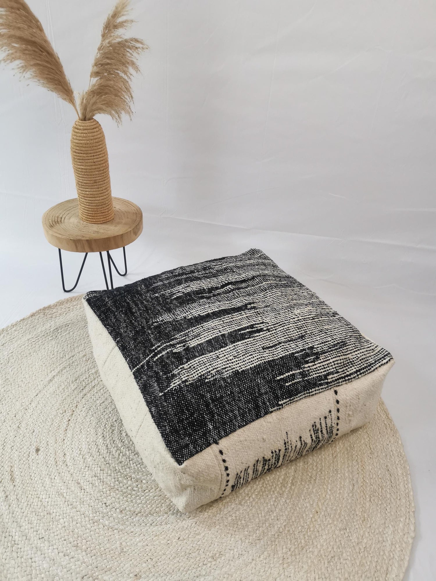 Pouf marocain, coussin de sol berbère, coussin de siège en laine à motif abstrait, décoration d'intérieur éclectique