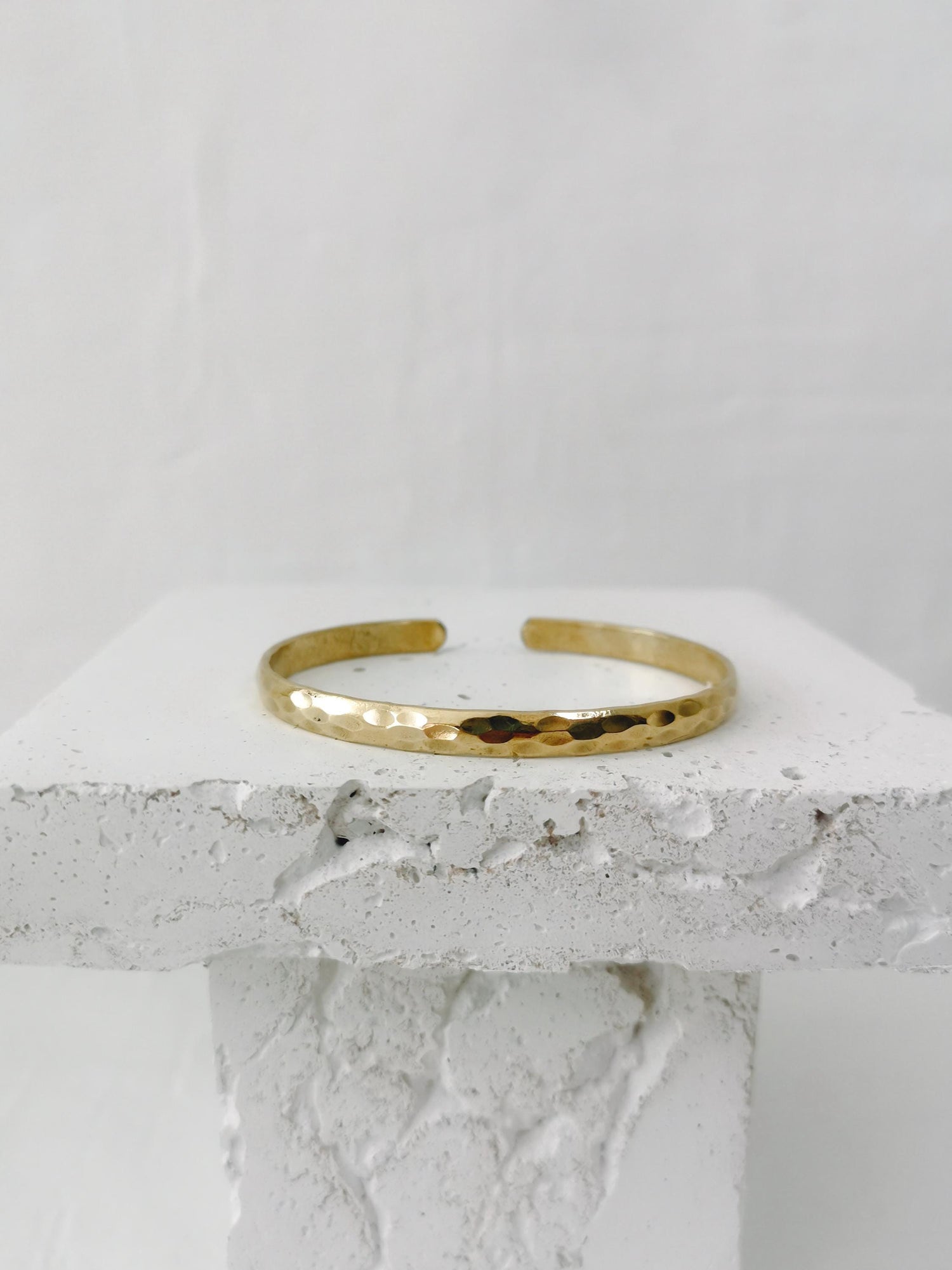 Bracelet réglable doré, texturé martelé, bracelet en laiton, manchette jonc doré, bracelet minimaliste