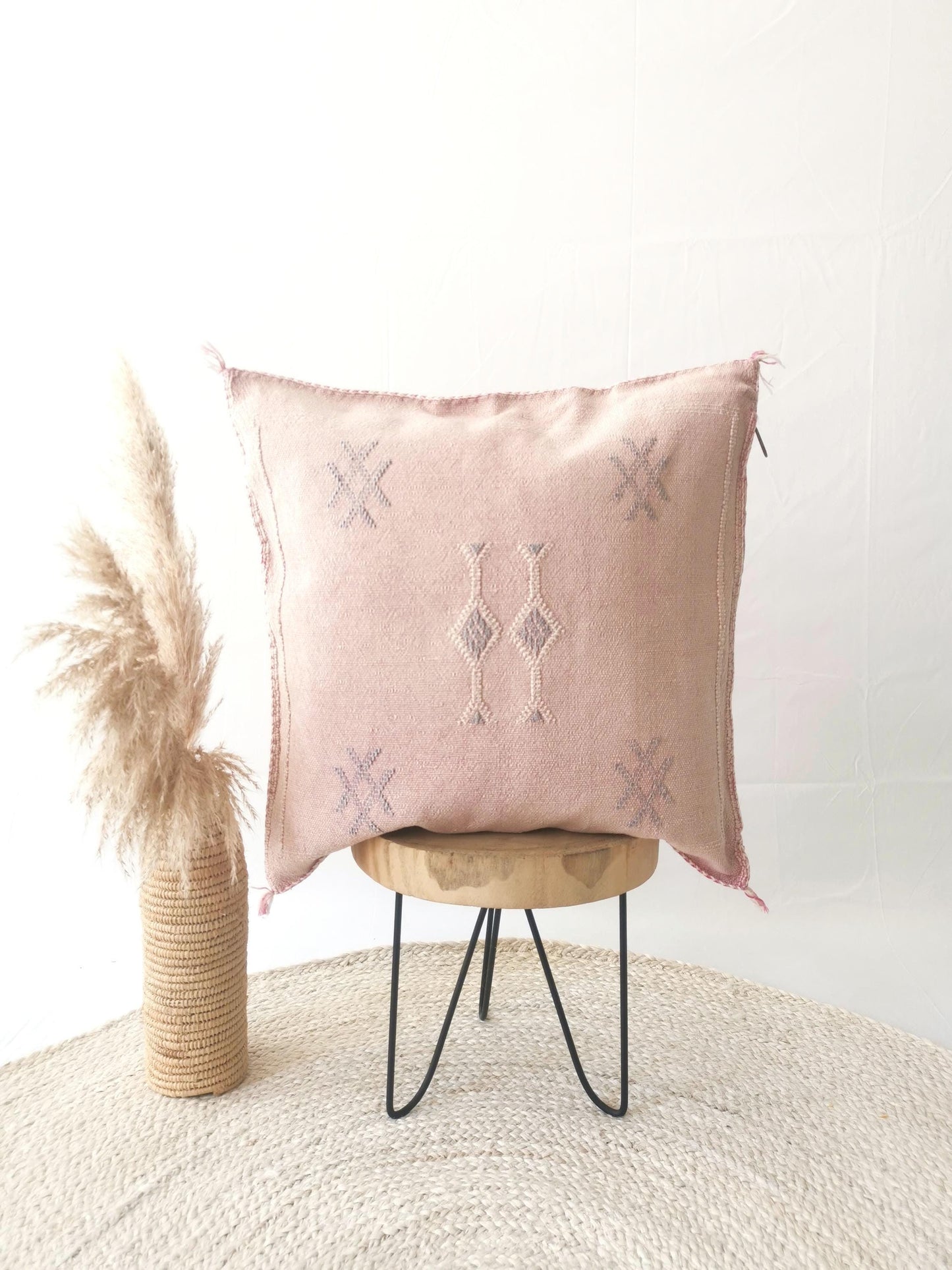 Sabra Kissen aus Marokko, Boho Eklektische Kissenhülle, Marokkanischer orientalischer Kissenbezug in Orchid Pink / Rosa und Lavendel
