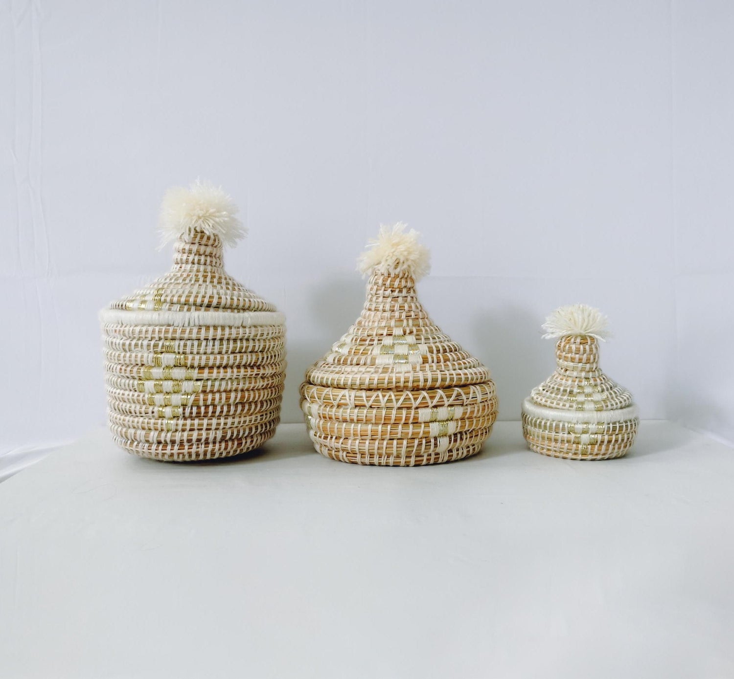 Panier en jonc de mer, panier de rangement du Maroc, fait main, panier avec couvercle, panier berbère, panier ethnique, panier tajine Boho blanc or