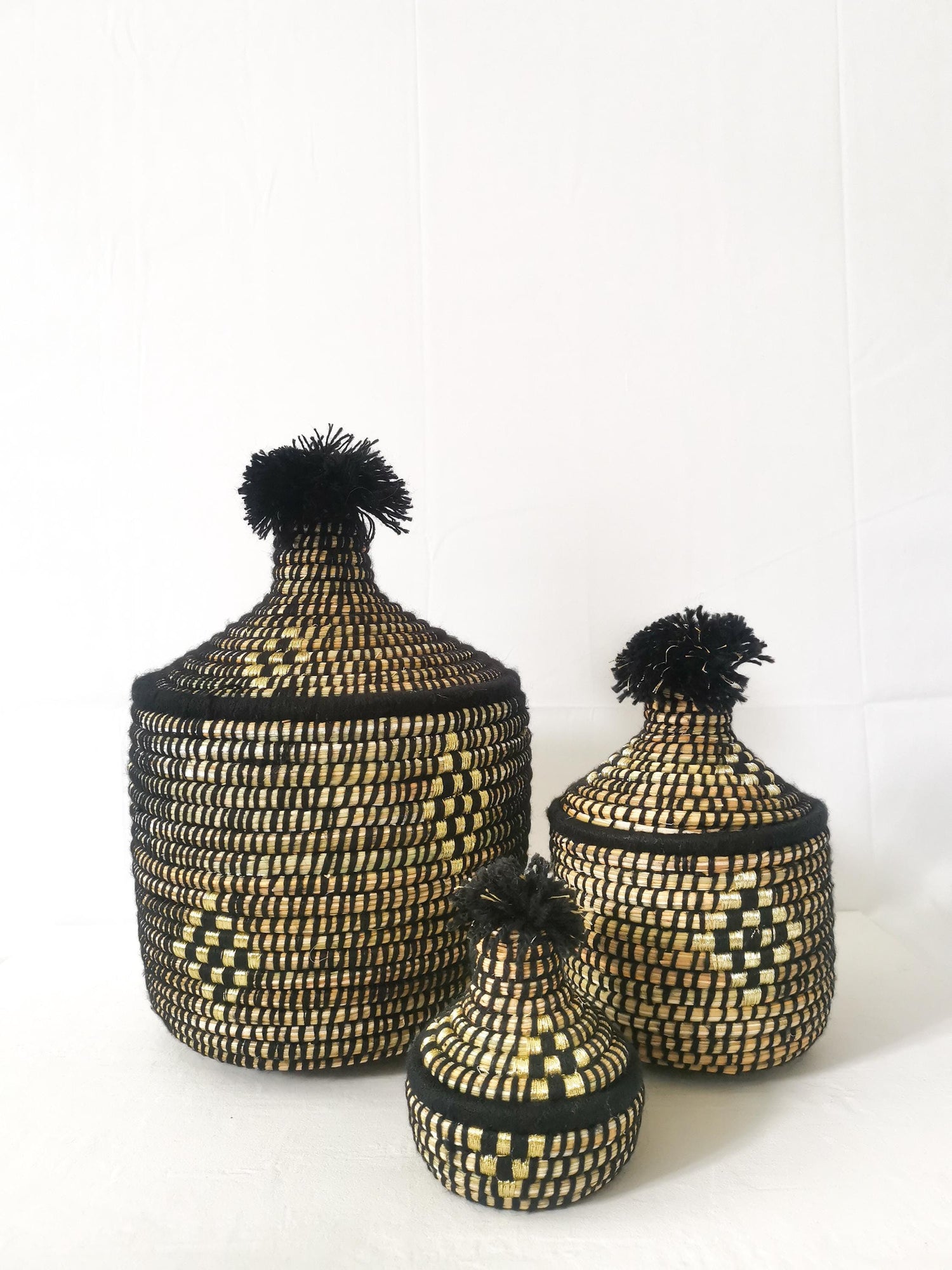 Grosser Korb aus Seegras, Aufbewahrungskorb aus Marokko, Handarbeit, Korb mit Deckel, Berber Korb, Ethno Korb, Tajine Korb Boho schwarz gold