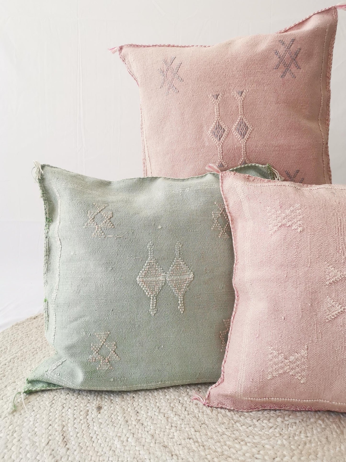 Sabra Kissen aus Marokko, Boho Eklektische Kissenhülle, Marokkanischer orientalischer Kissenbezug in Orchid Pink / Rosa und Lavendel