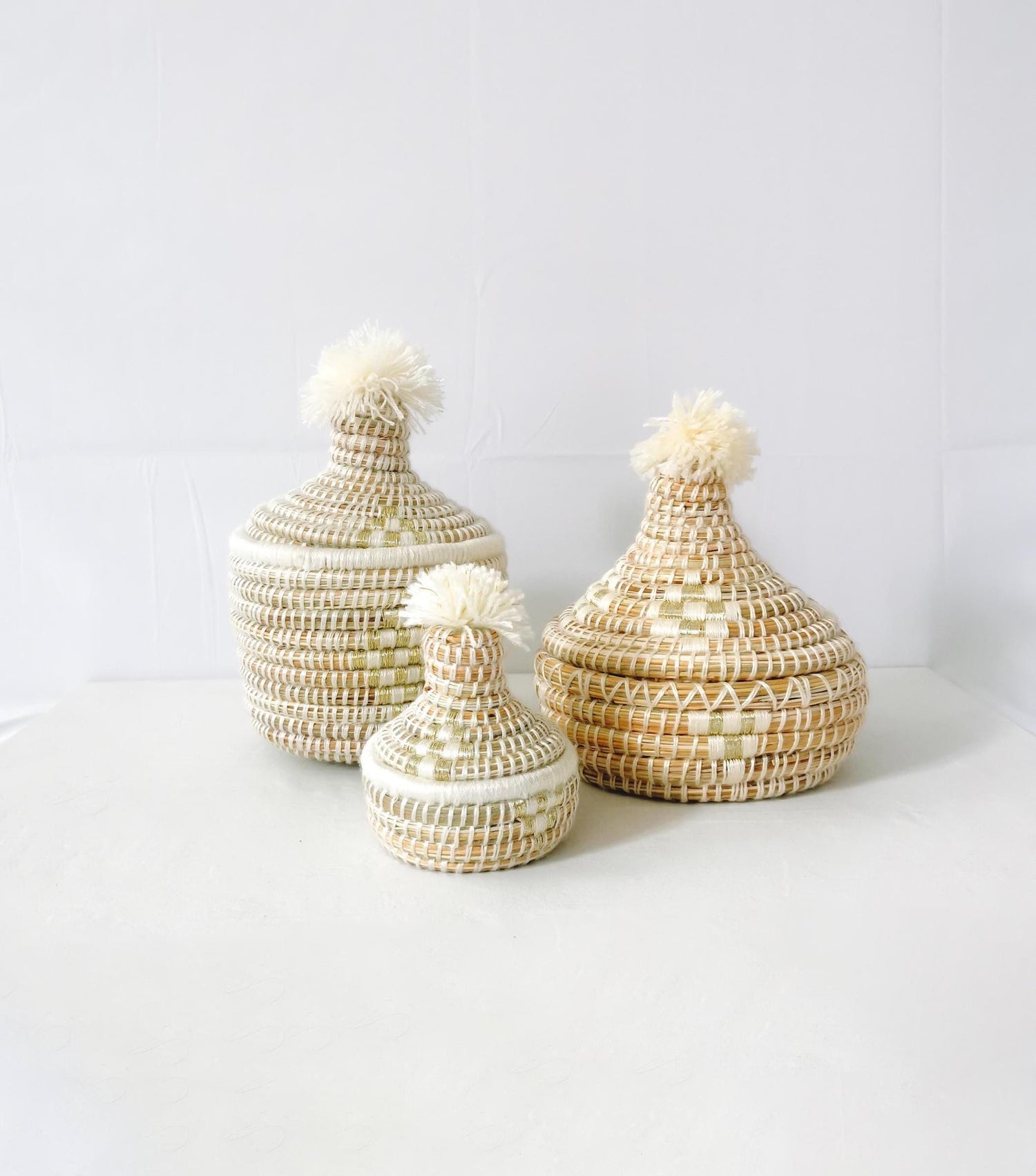Panier en jonc de mer, panier de rangement du Maroc, fait main, panier avec couvercle, panier berbère, panier ethnique, panier tajine Boho blanc or