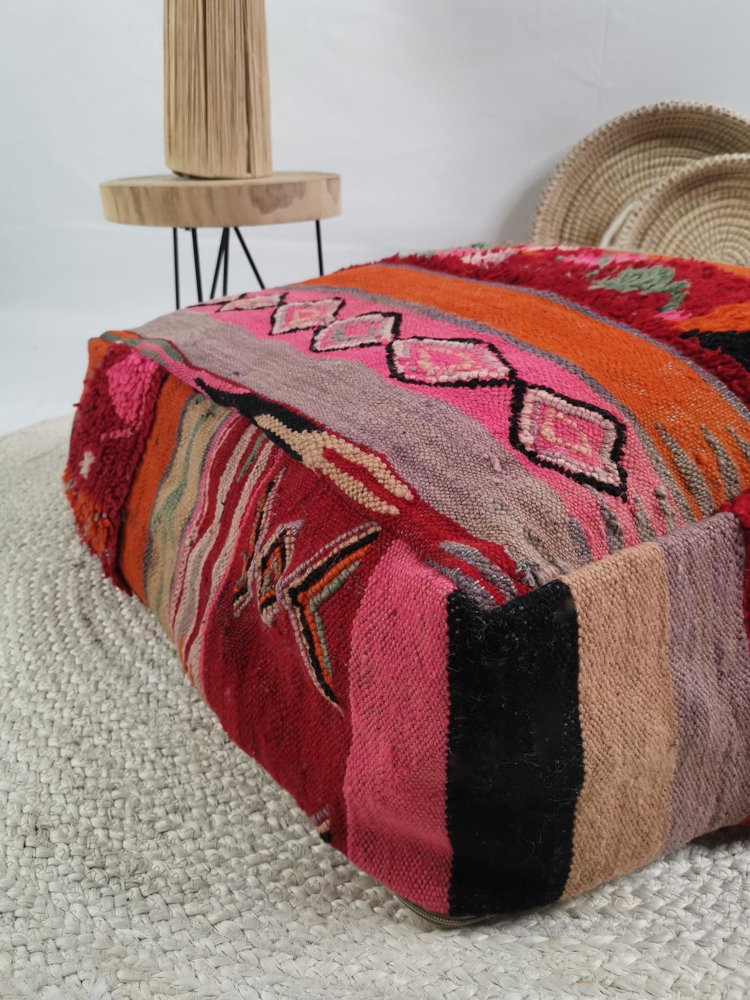Pouf marocain, coussin de sol ethnique, motifs géométriques colorés Beni Ourain, coussin d'assise bohème en laine, fait main
