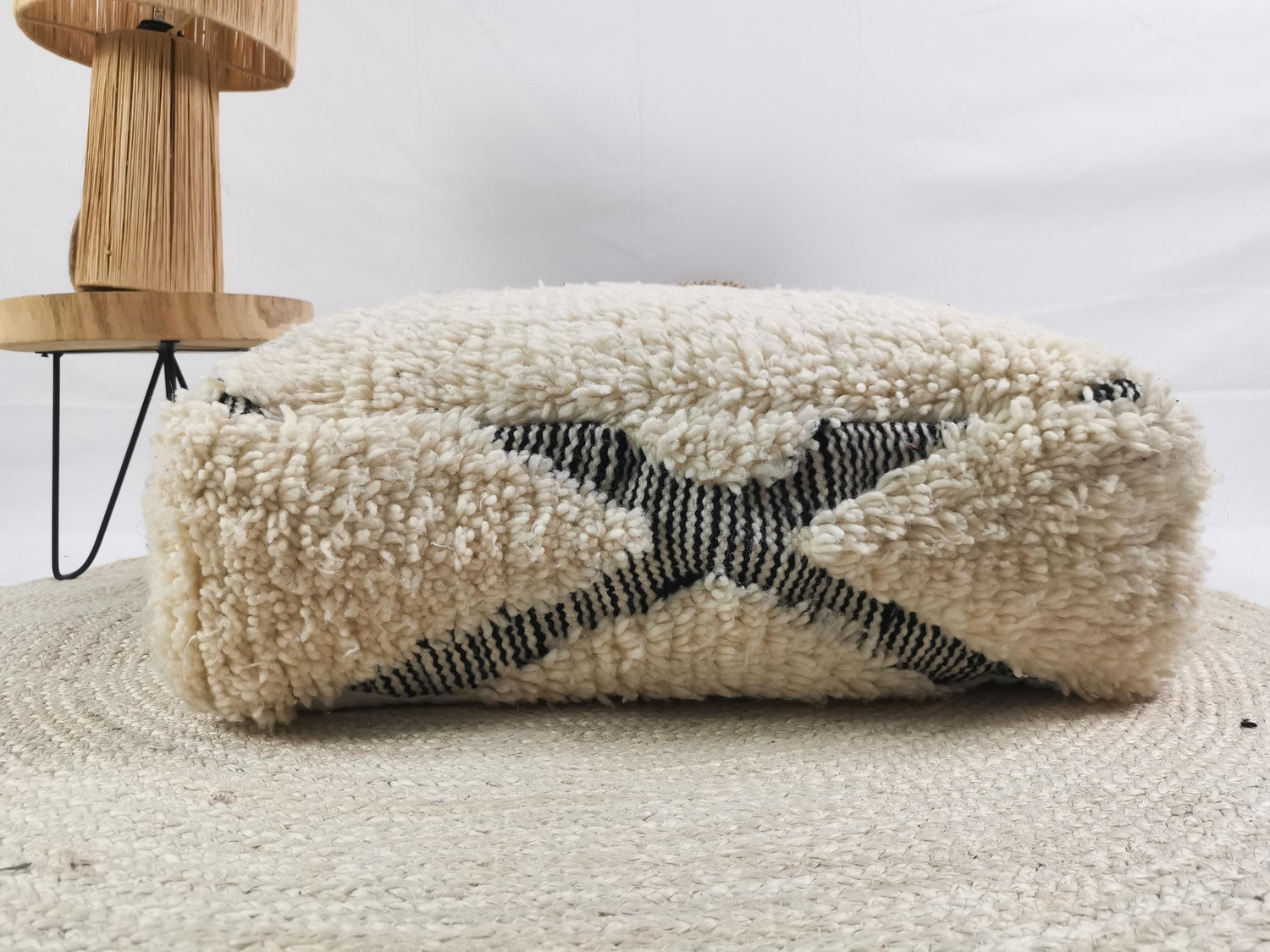 Marokkanischer Pouf, Berber Bodenkissen, Sitzkissen aus Wolle, Vintage Kissen, Boho Sitzkissen Marrakesch, Beni Ourain