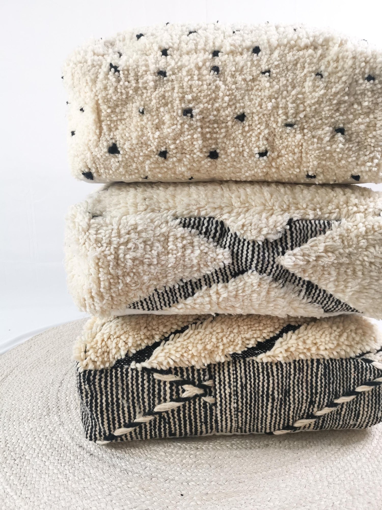 Marokkanischer Vintage Pouf, Berber Bodenkissen, Sitzkissen aus 100% Wolle, Vintage Bodenkissen mit Streifen, Boho Sitzkissen