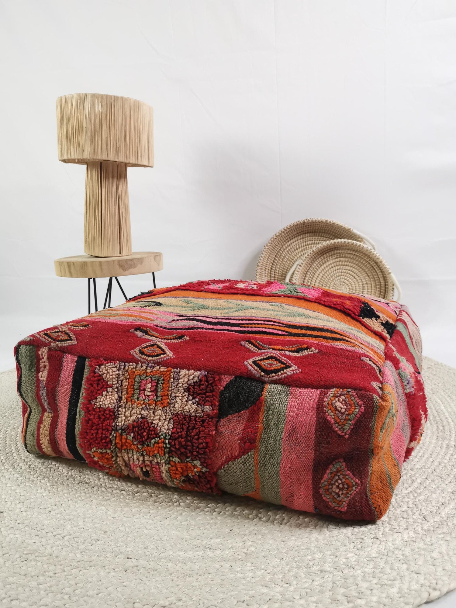 Pouf marocain, coussin de sol ethnique, motifs géométriques colorés Beni Ourain, coussin d'assise bohème en laine, fait main