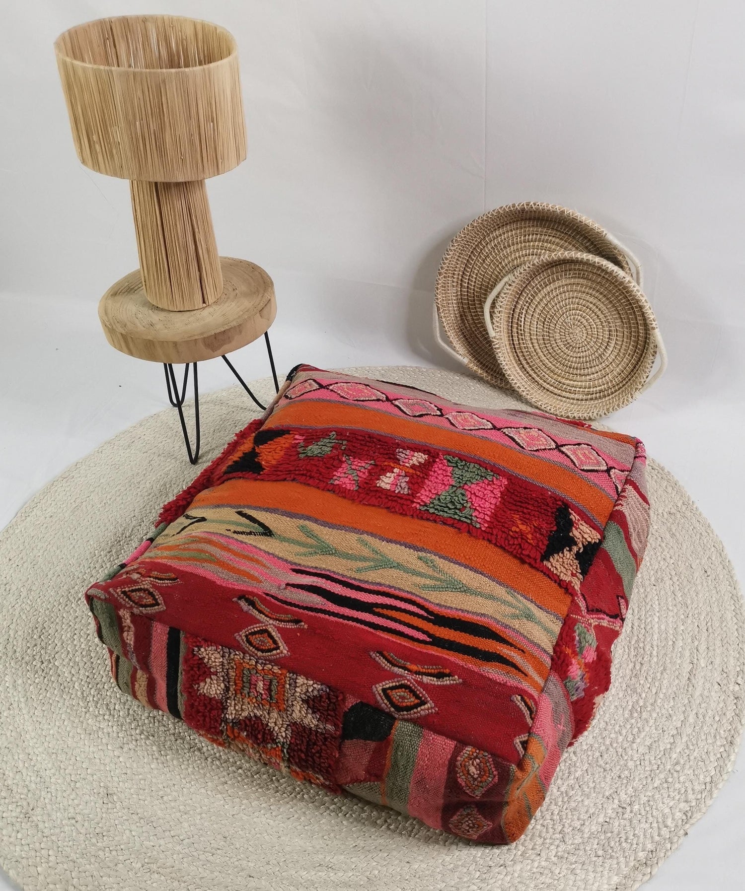 Pouf marocain, coussin de sol ethnique, motifs géométriques colorés Beni Ourain, coussin d'assise bohème en laine, fait main
