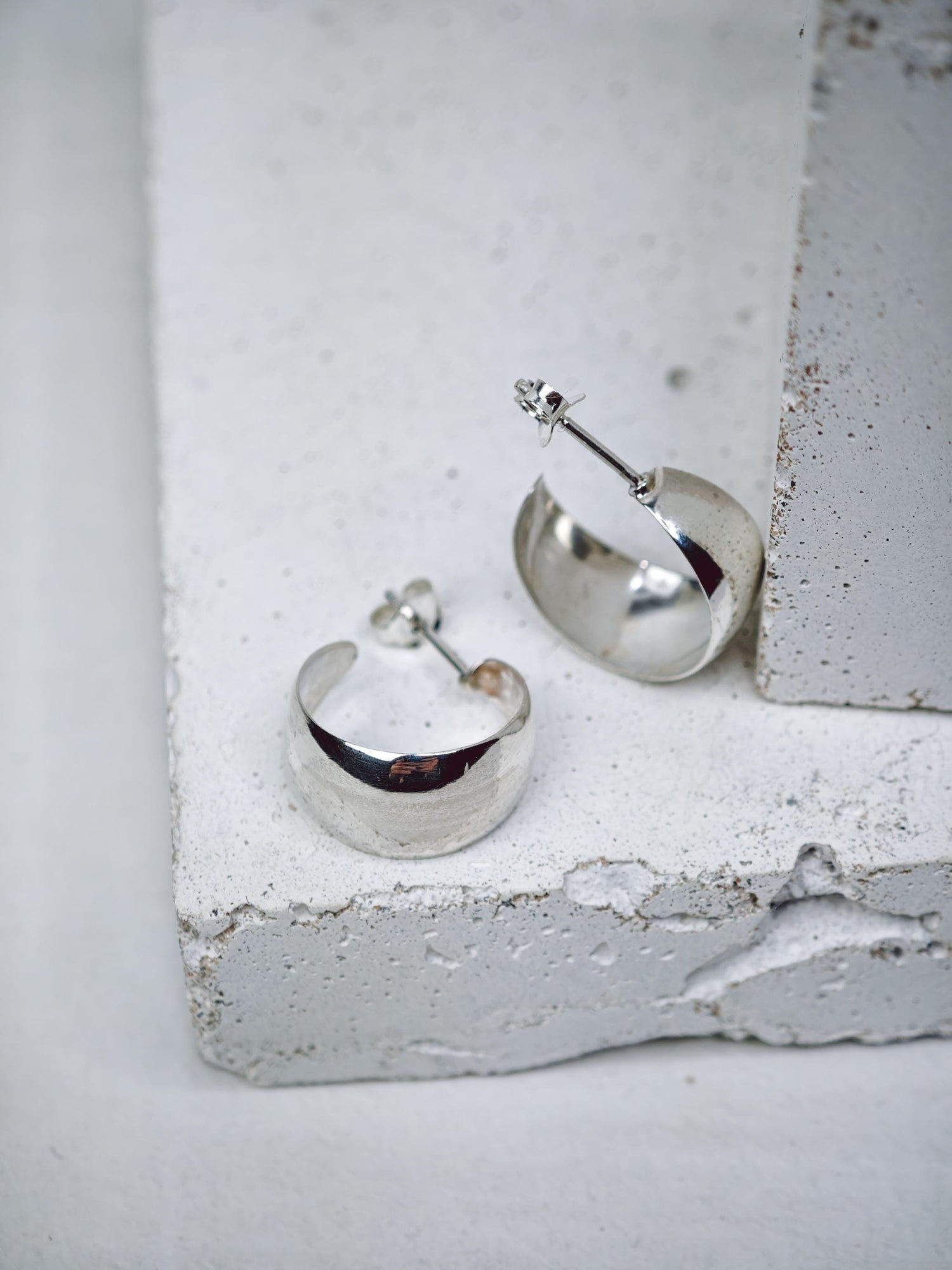 Sterling silver wide stud earrings, chunky silver earrings 18 mm, minimalist open earrings 925 silver