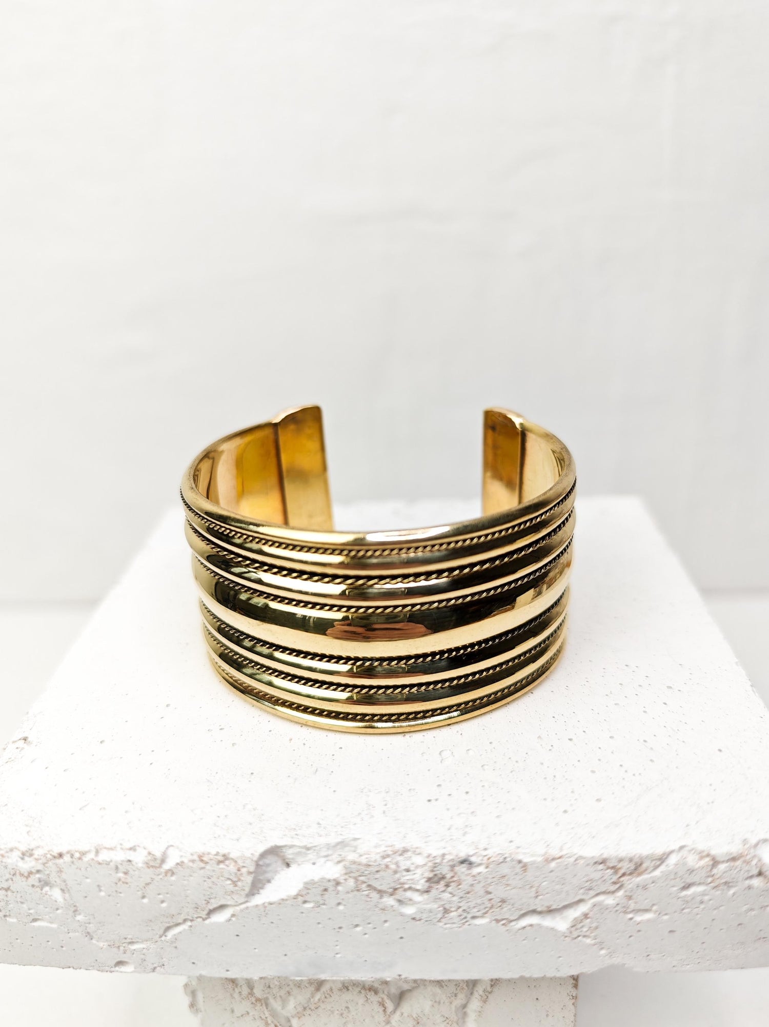 Breiter Messing Armreif, Verstellbarer Armreif gold, Statement Armreif, Manschette Armreif aus Messing