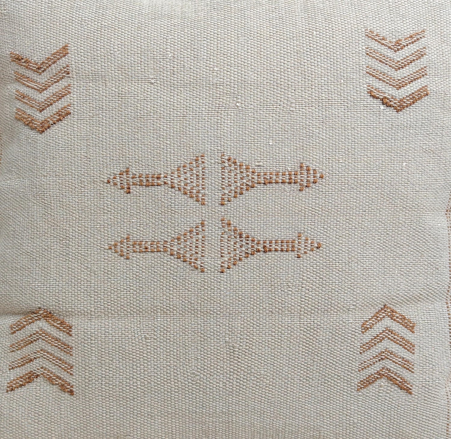 Coussin Sabra du Maroc, housse de coussin bohème éclectique, housse de coussin orientale marocaine en beige et marron avec motif beber
